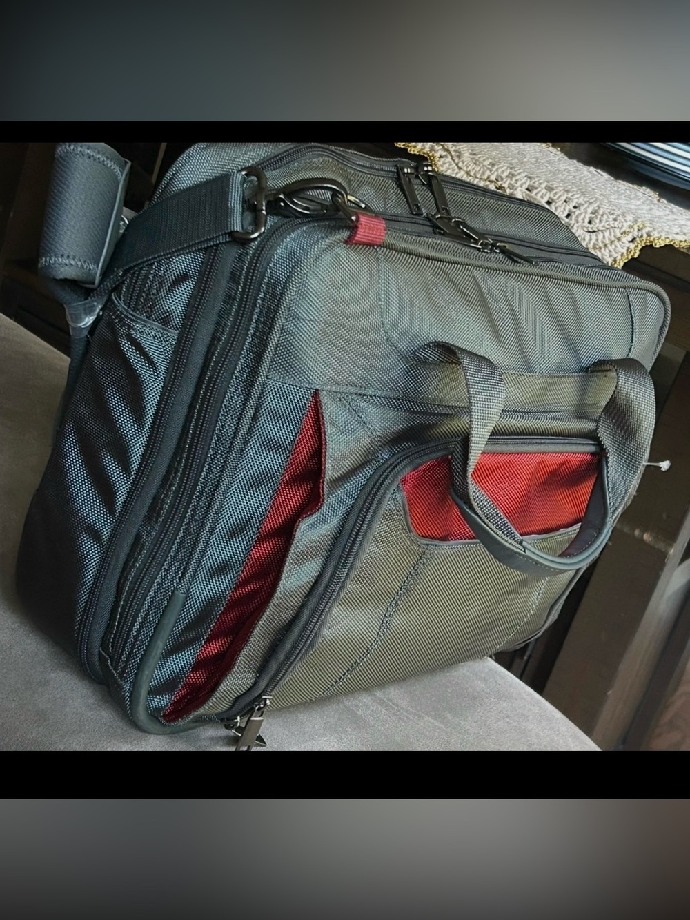 Leptop dark green Travel Crossbody Bag โ Streamlined Organizer